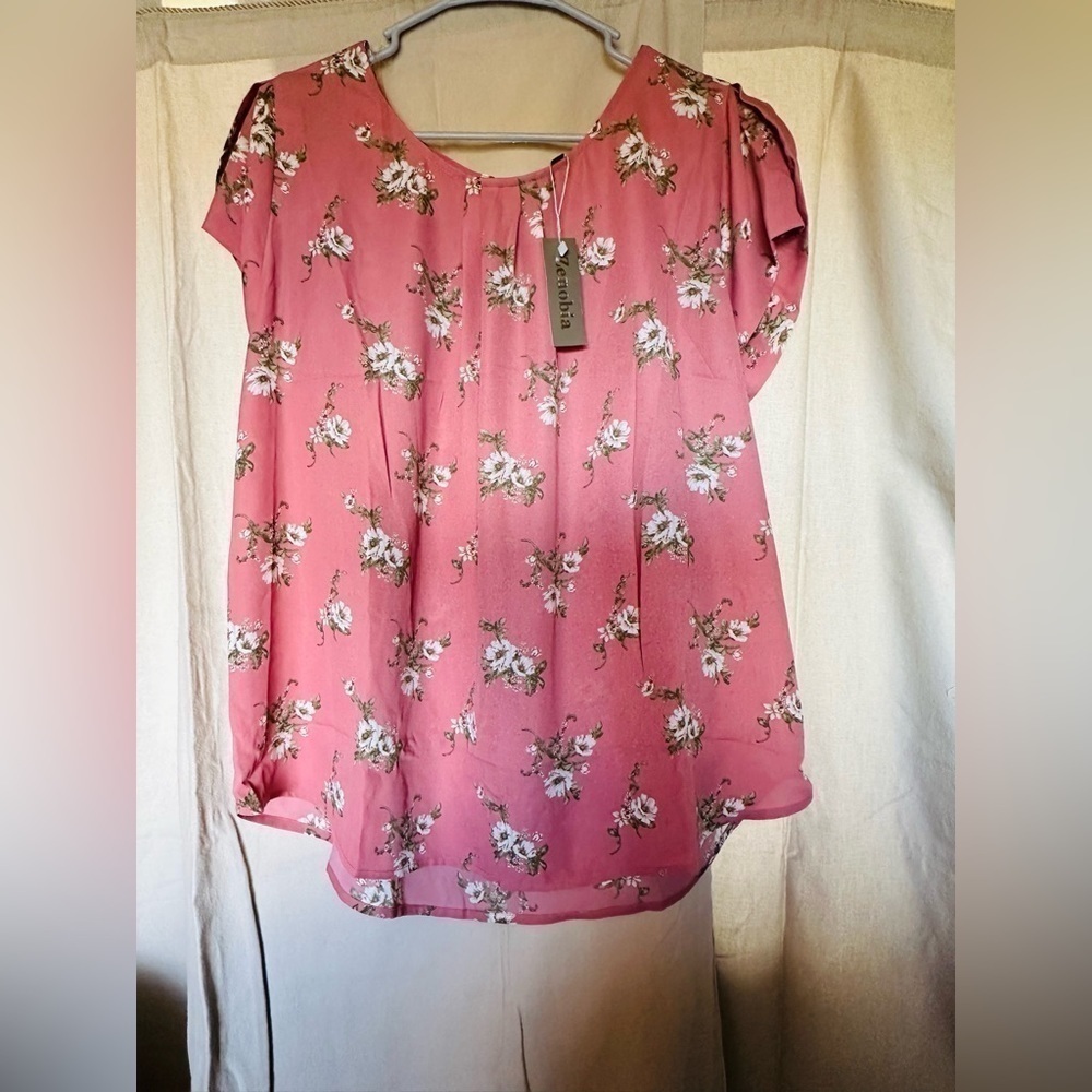 NWT Zenobia Beautiful Blouse. Size 3 XL